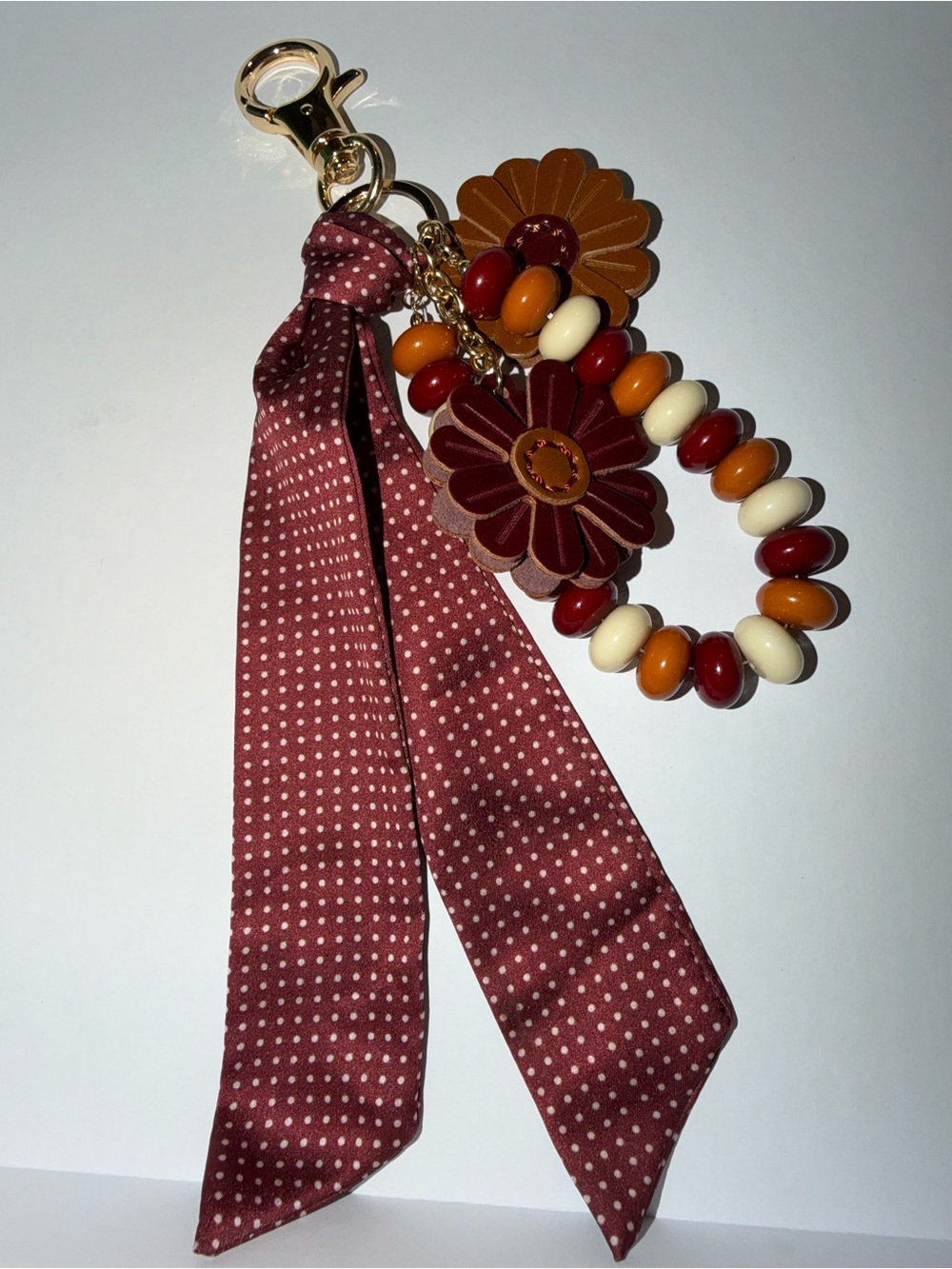 BNWOT Cute Piper K Natural Beaded Flowers & Bows Handbag Charm